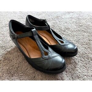 Rockport black leather T-strap low heels comfort US7